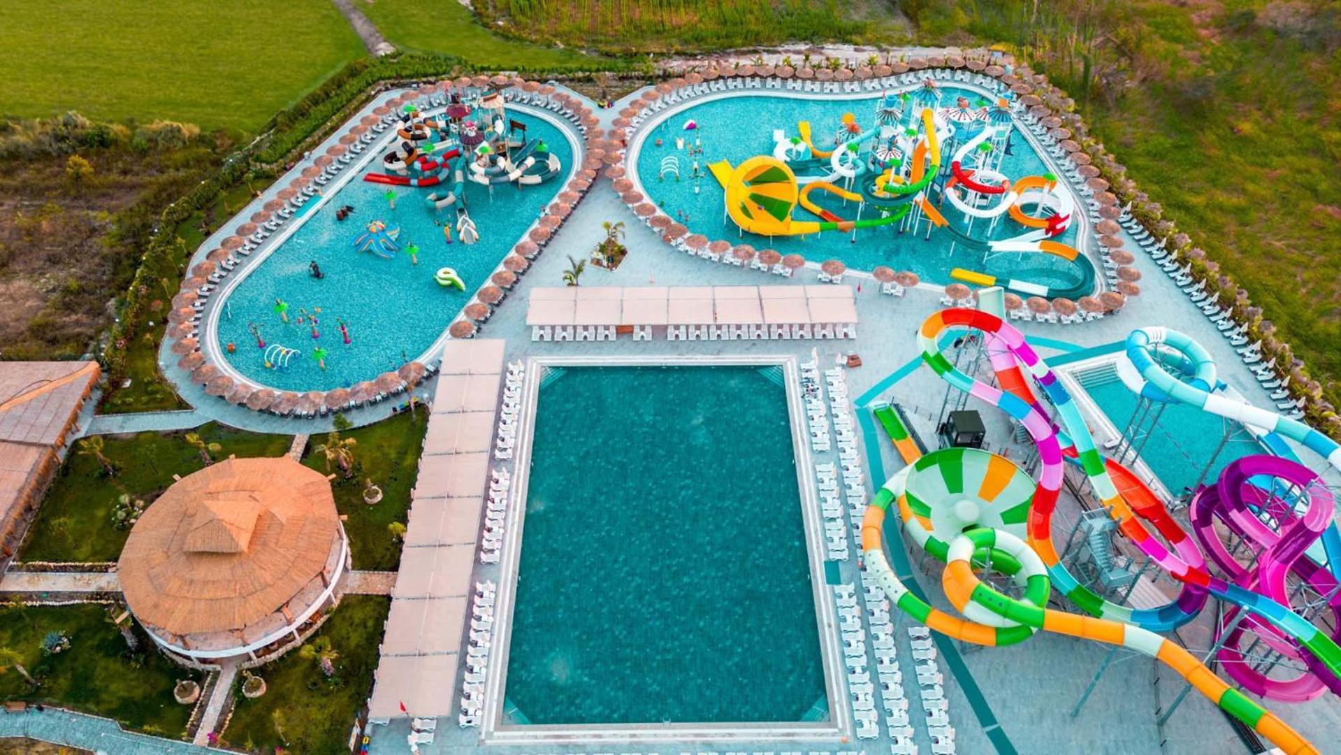 Hotel Dream Fun World Side Exterior foto