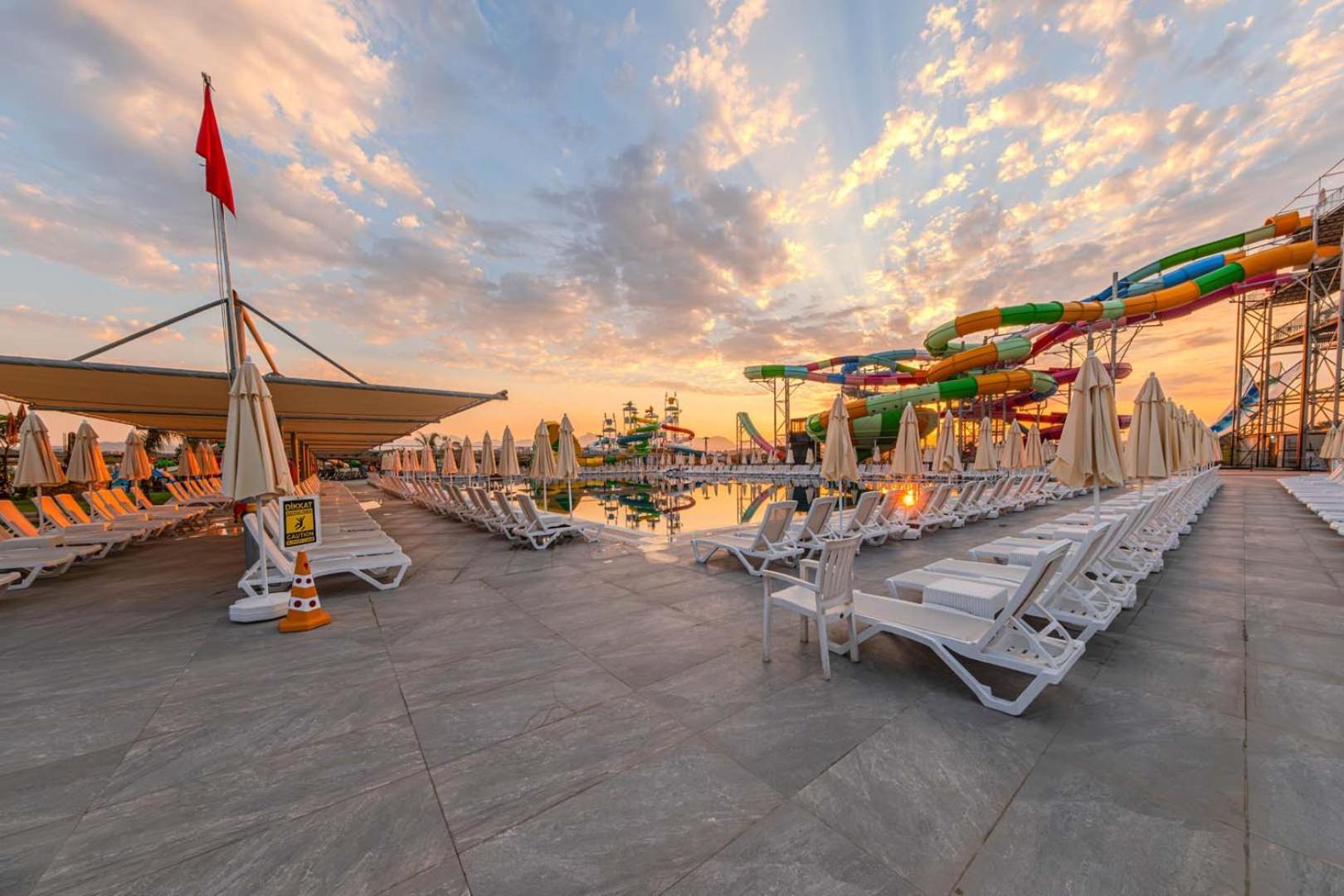 Hotel Dream Fun World Side Exterior foto