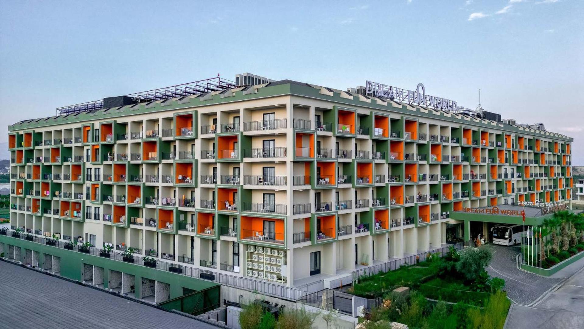 Hotel Dream Fun World Side Exterior foto